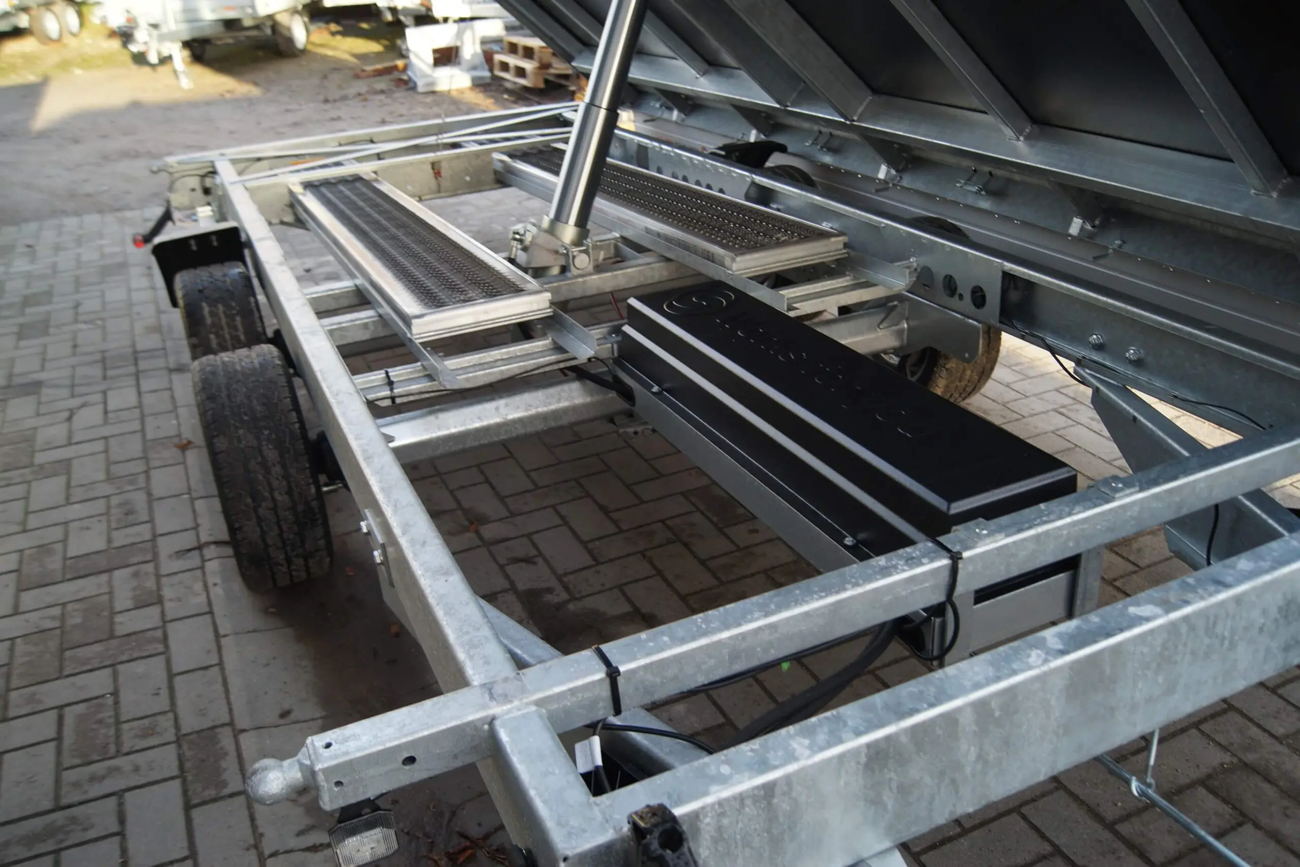 Dreiseitenkipper 406 204 3500kg Elektrisch Laubgitter – Bild 5