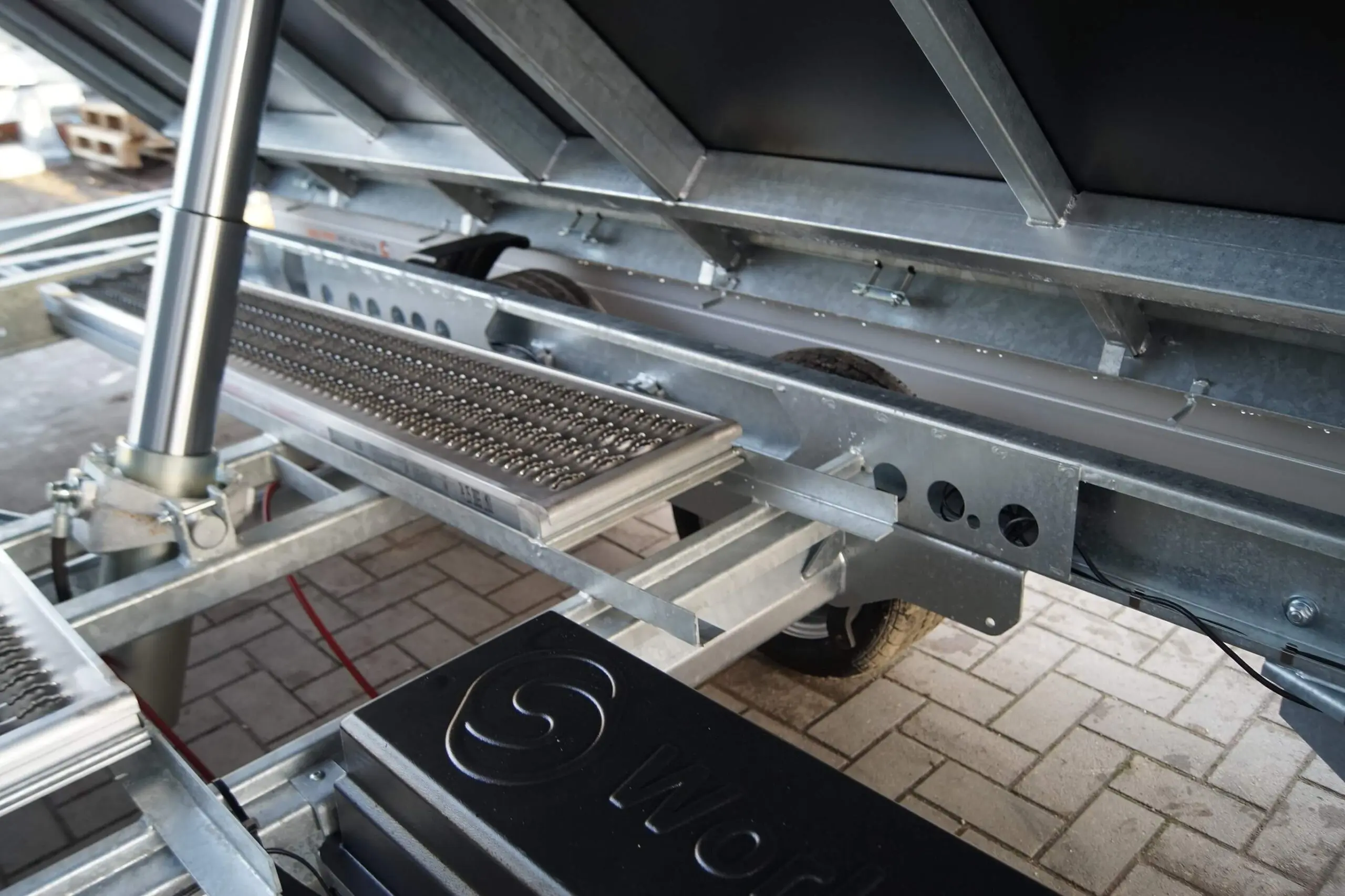 Dreiseitenkipper 406 204 3500kg Elektrisch Laubgitter – Bild 7