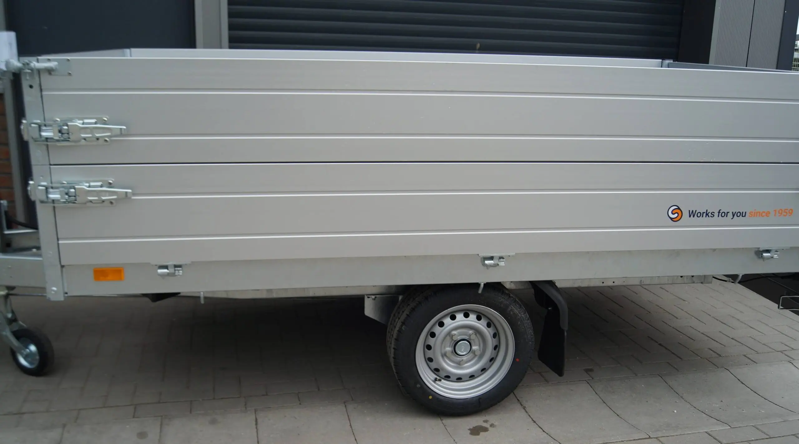 Heckkipper 256 150 1500kg Handpumpe Aufsatzwände – Bild 2