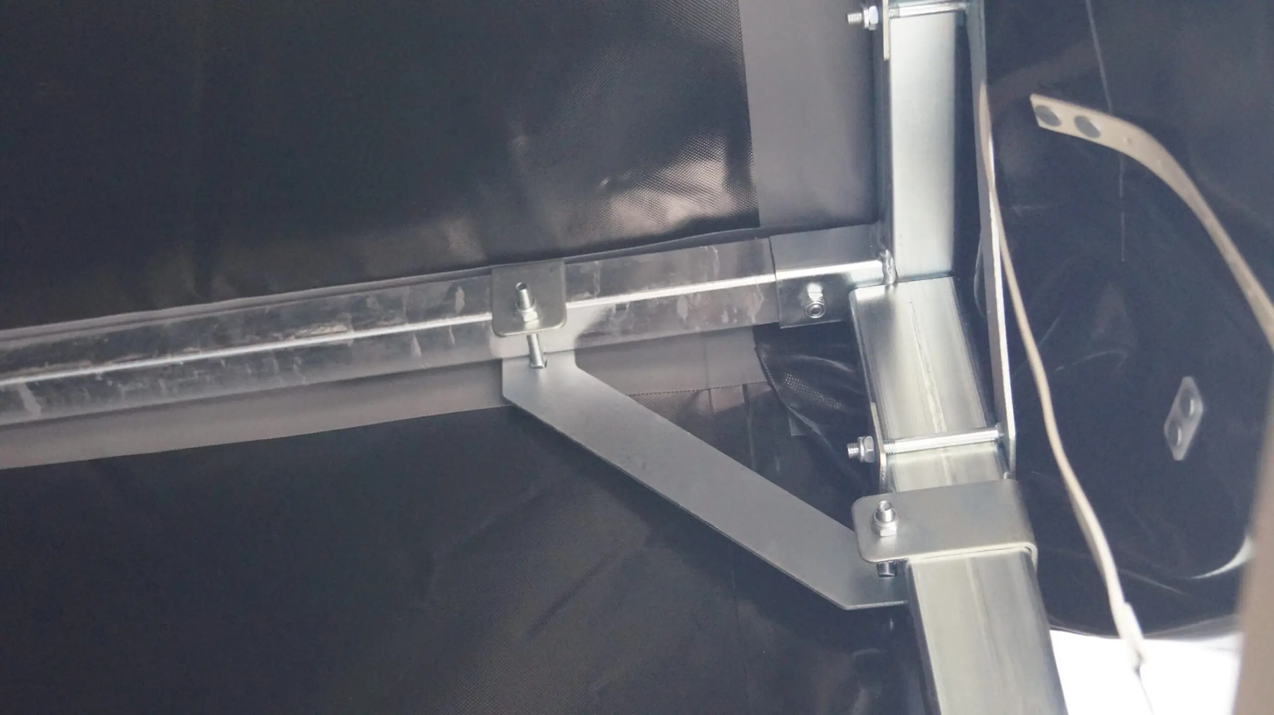Heckkipper 306 170 2700kg E Black Hochplane mit Fenster – Bild 12