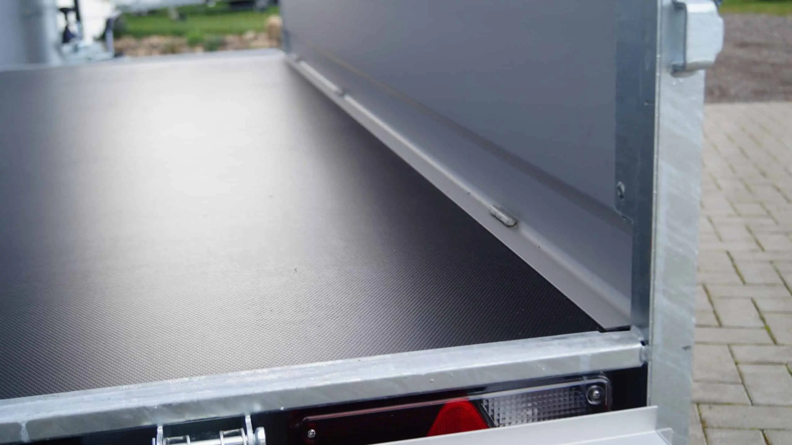 Tieflader 255x133cm 2000kg Klappe vorne – Bild 9