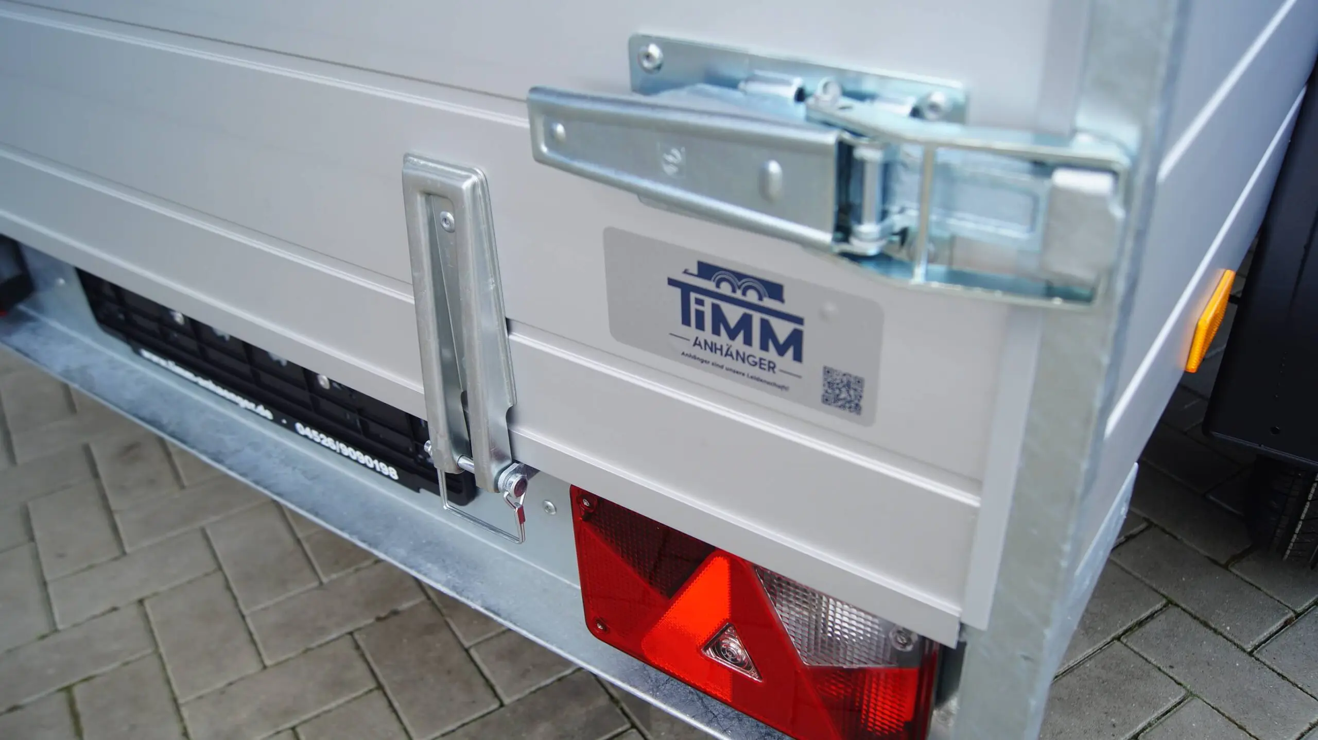 Tieflader 255x133cm 2000kg Klappe vorne – Bild 6